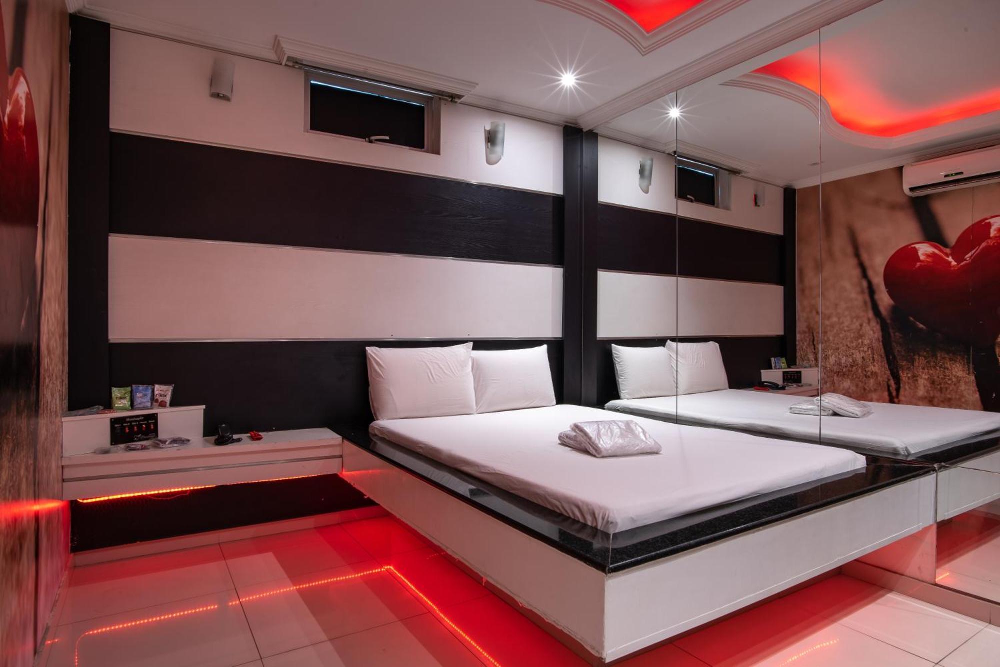 Motel Fantasy 2 (Adults Only) Contagem Exteriör bild