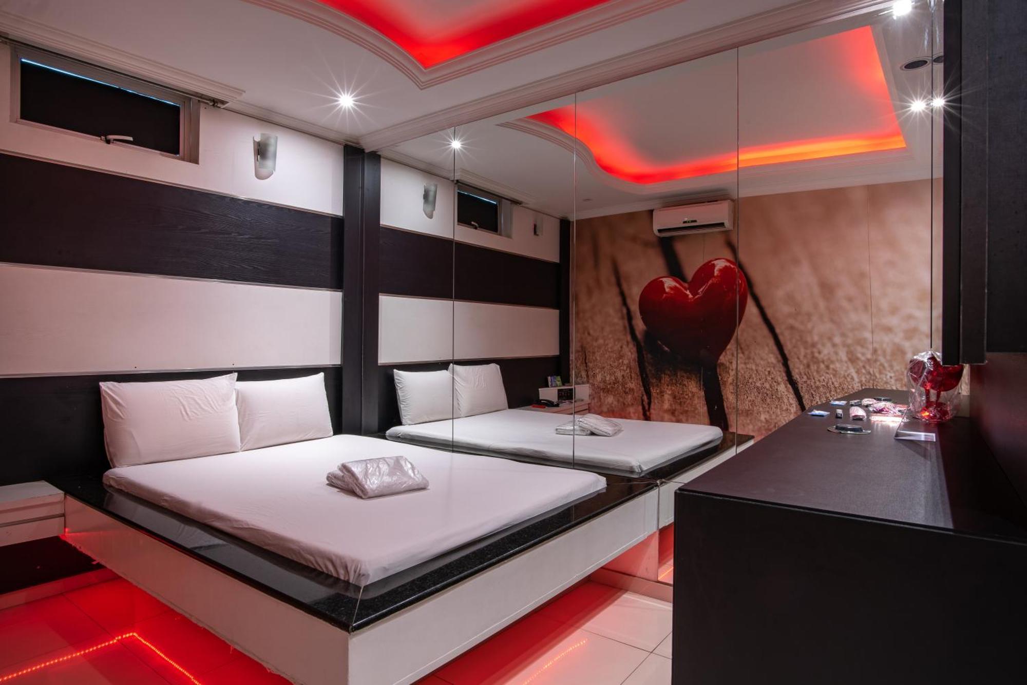 Motel Fantasy 2 (Adults Only) Contagem Exteriör bild