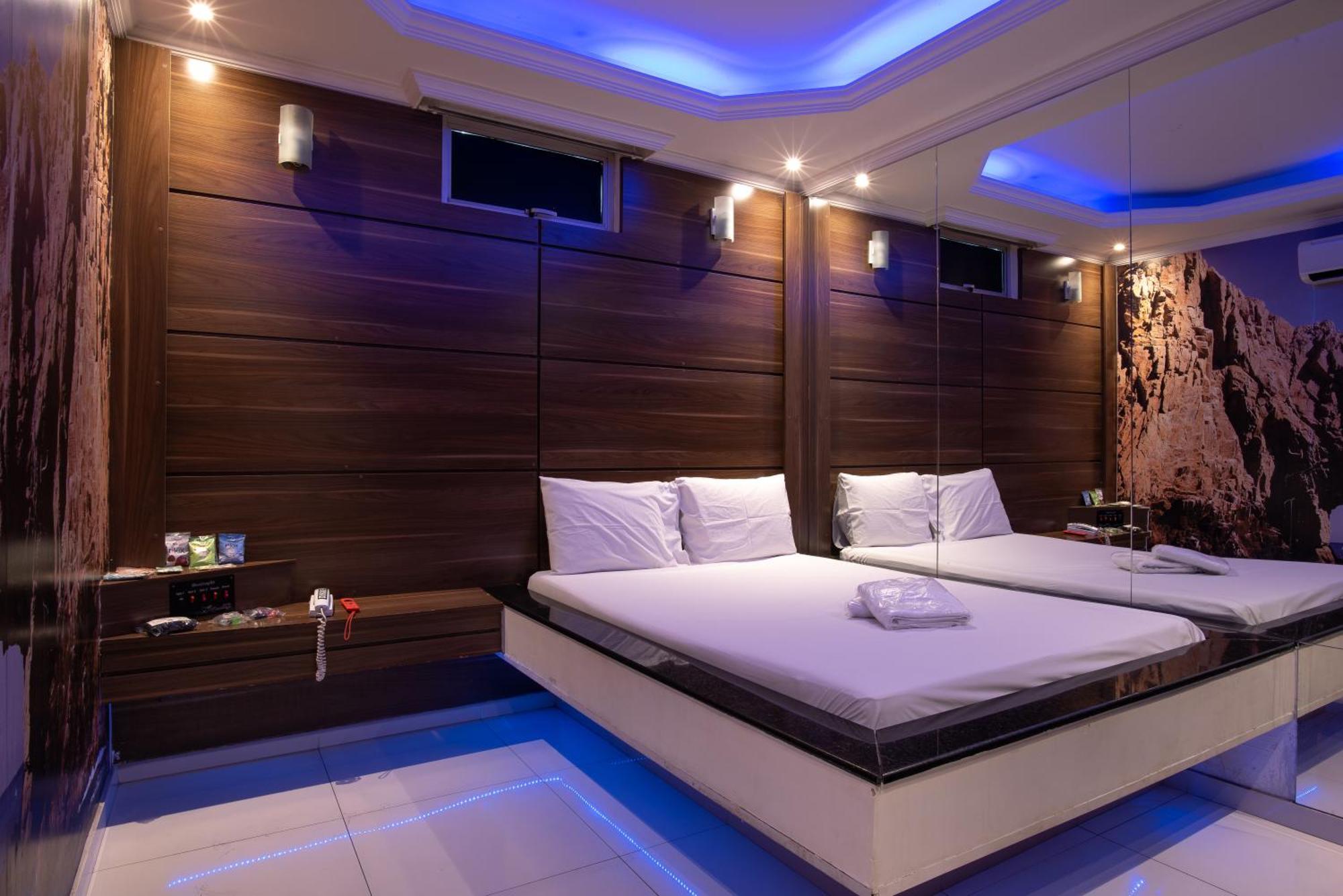 Motel Fantasy 2 (Adults Only) Contagem Exteriör bild