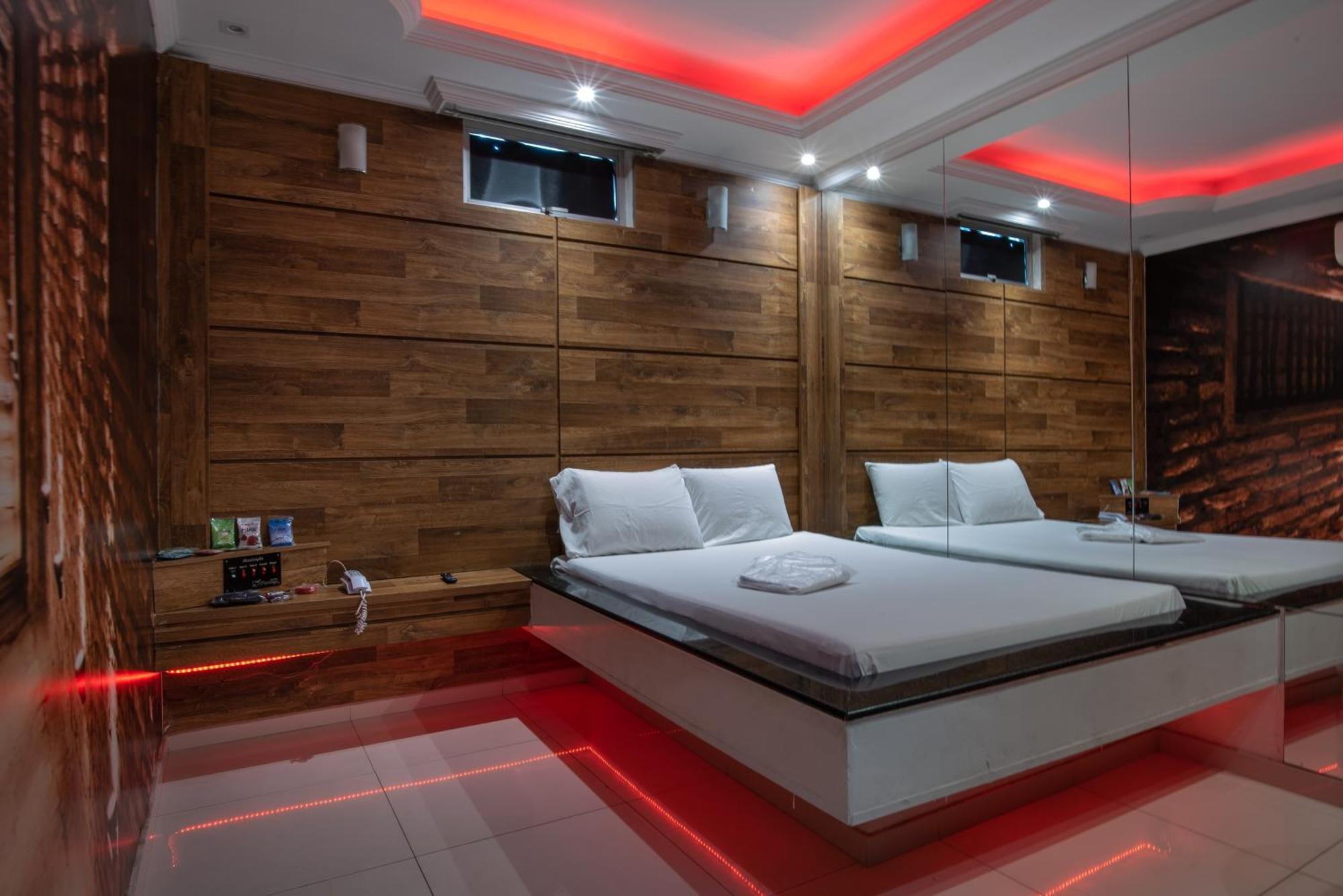 Motel Fantasy 2 (Adults Only) Contagem Exteriör bild