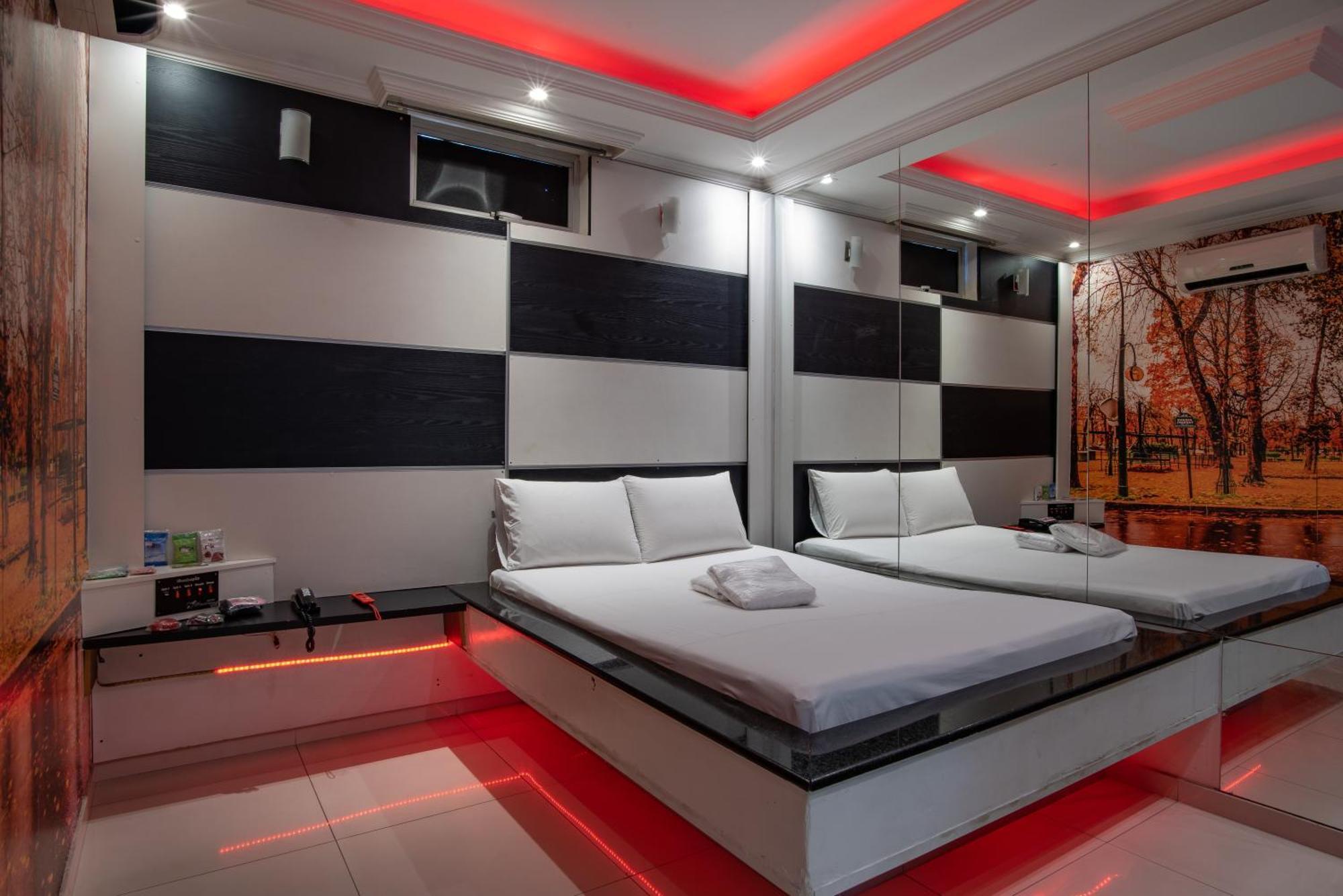 Motel Fantasy 2 (Adults Only) Contagem Exteriör bild