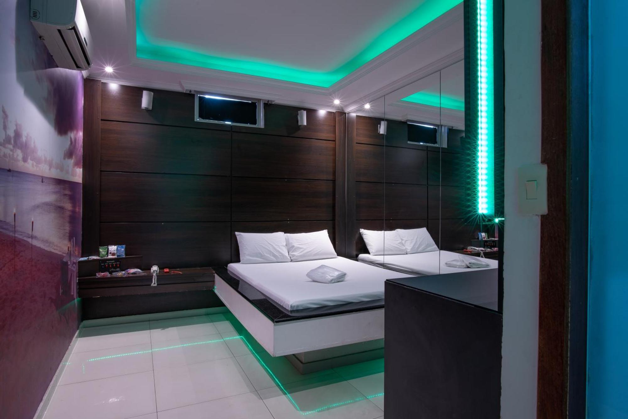 Motel Fantasy 2 (Adults Only) Contagem Exteriör bild