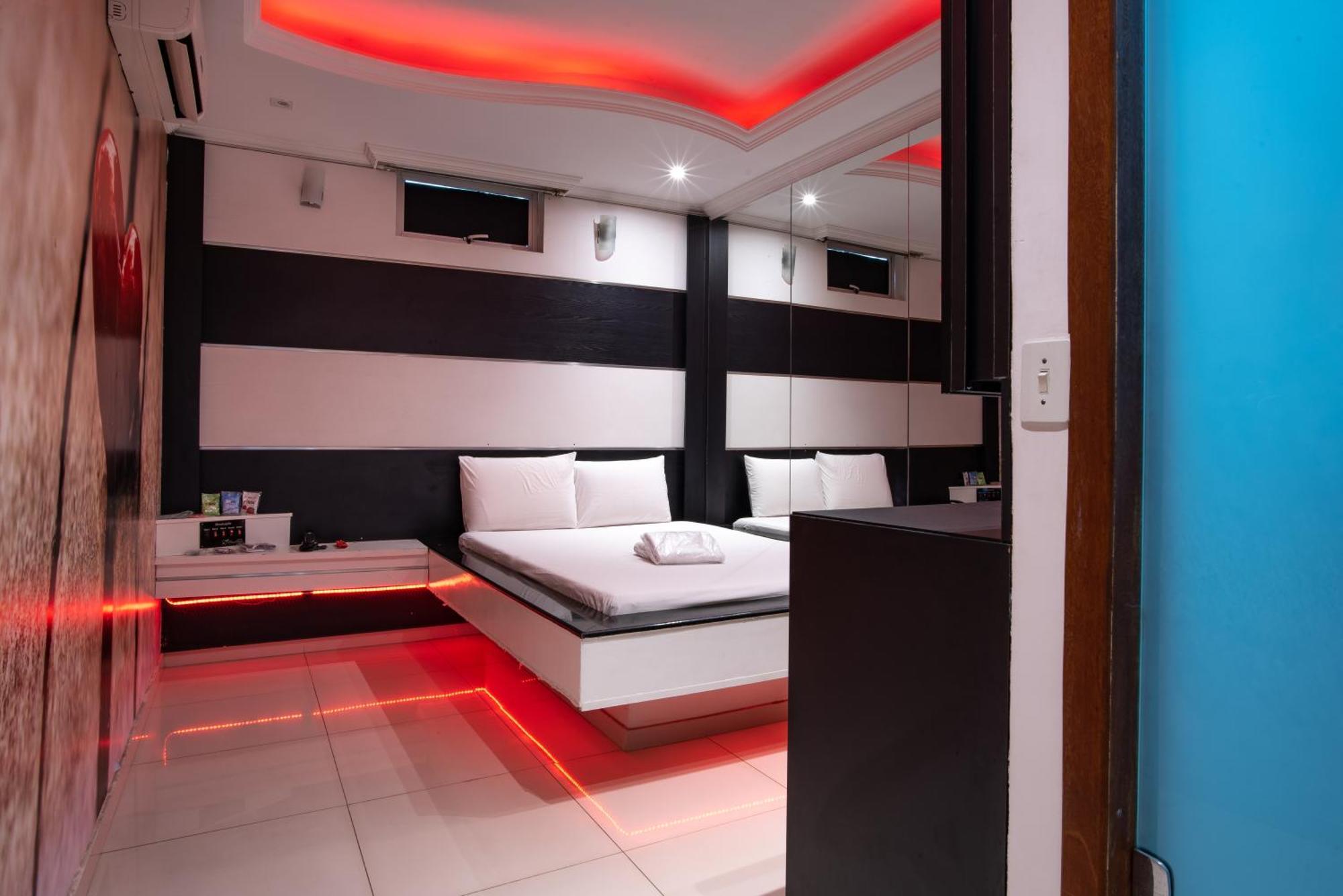Motel Fantasy 2 (Adults Only) Contagem Exteriör bild
