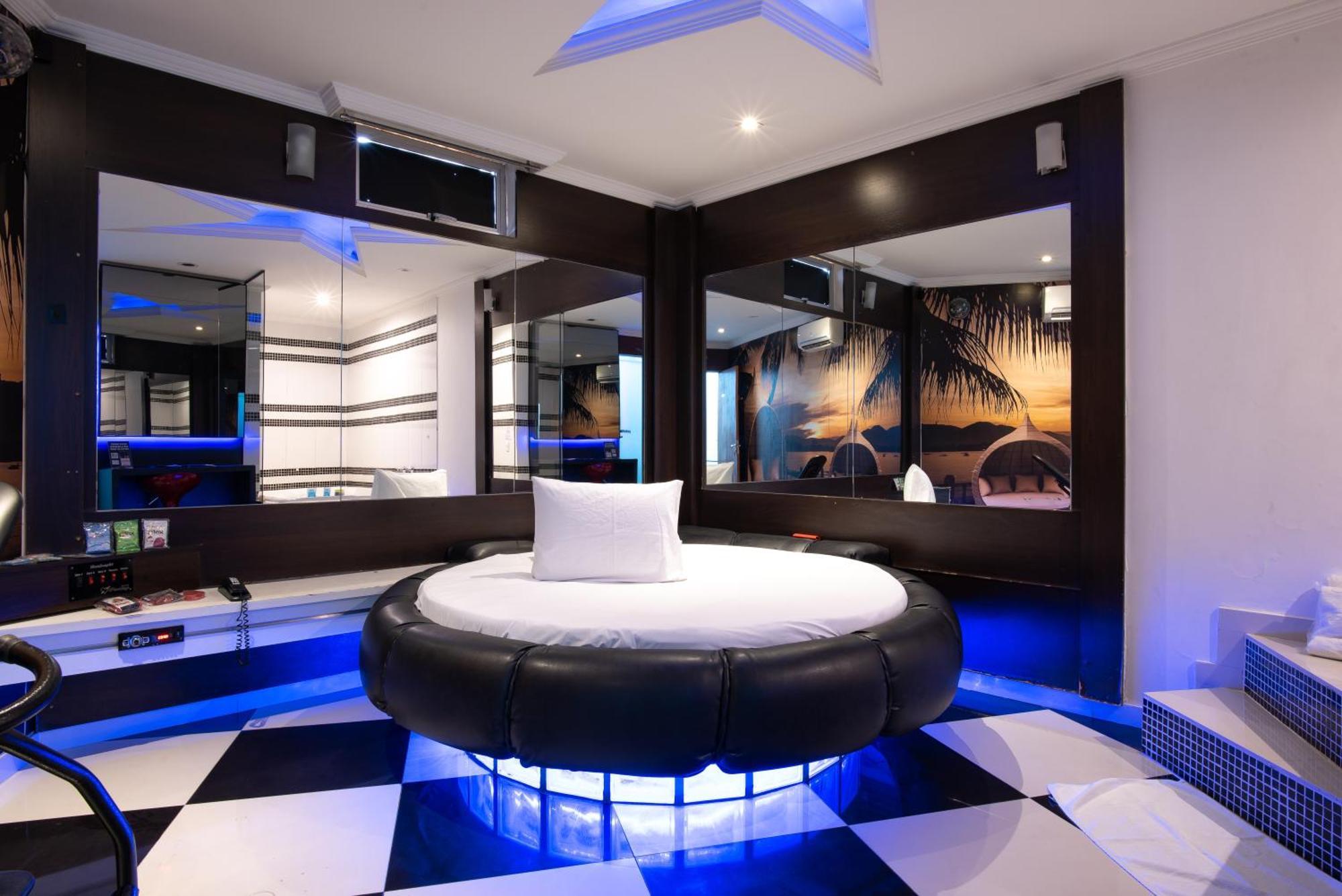 Motel Fantasy 2 (Adults Only) Contagem Exteriör bild